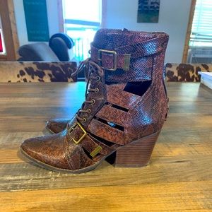 Matisse brand, size 9, dress booties.